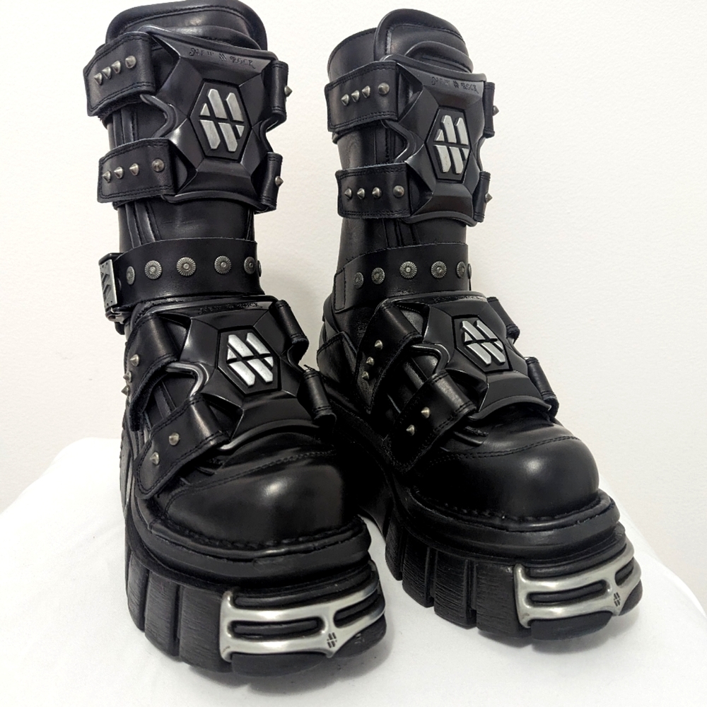 Brand New Never Worn New Rock Boots